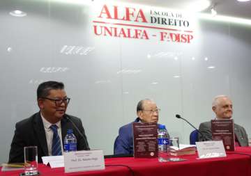 Cerimônia de premiação e lançamento de obra coletiva na FADISP